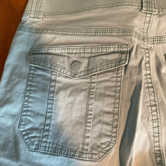 Lee easy fit light gray capris, 10, EUC - Picture 7 of 9